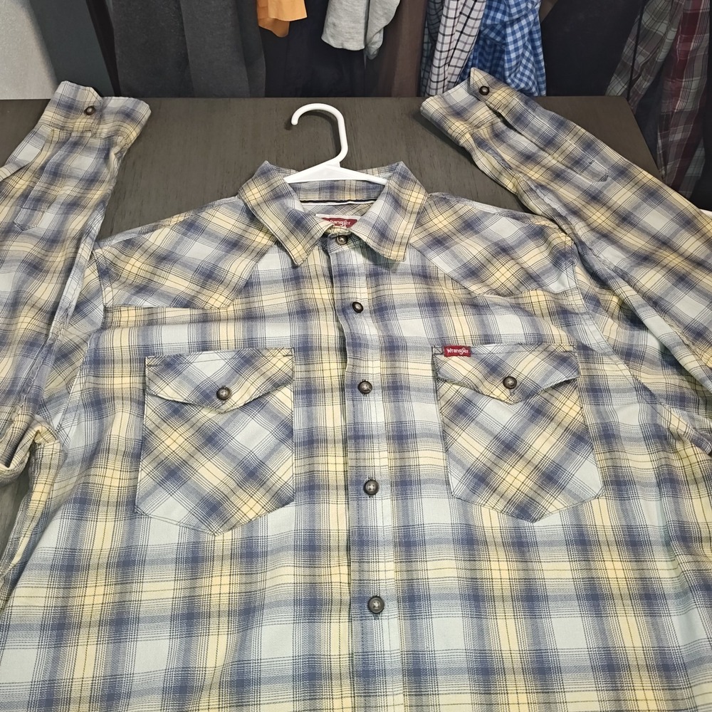 Wrangler Men Cowboy Wash long-sleeve plaid button-down shirt,Size Large - Picture 2 of 9
